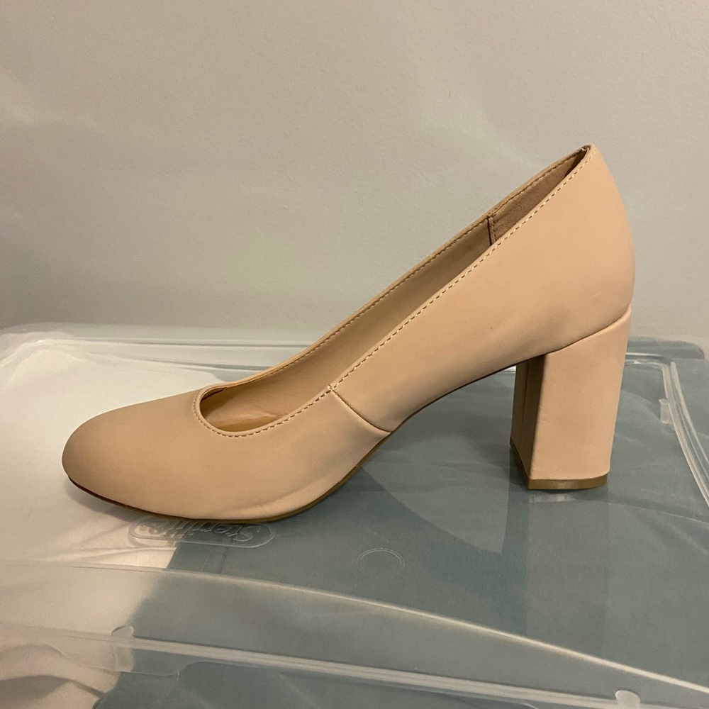 Size 10 nude suede heels - Picture 10 of 10